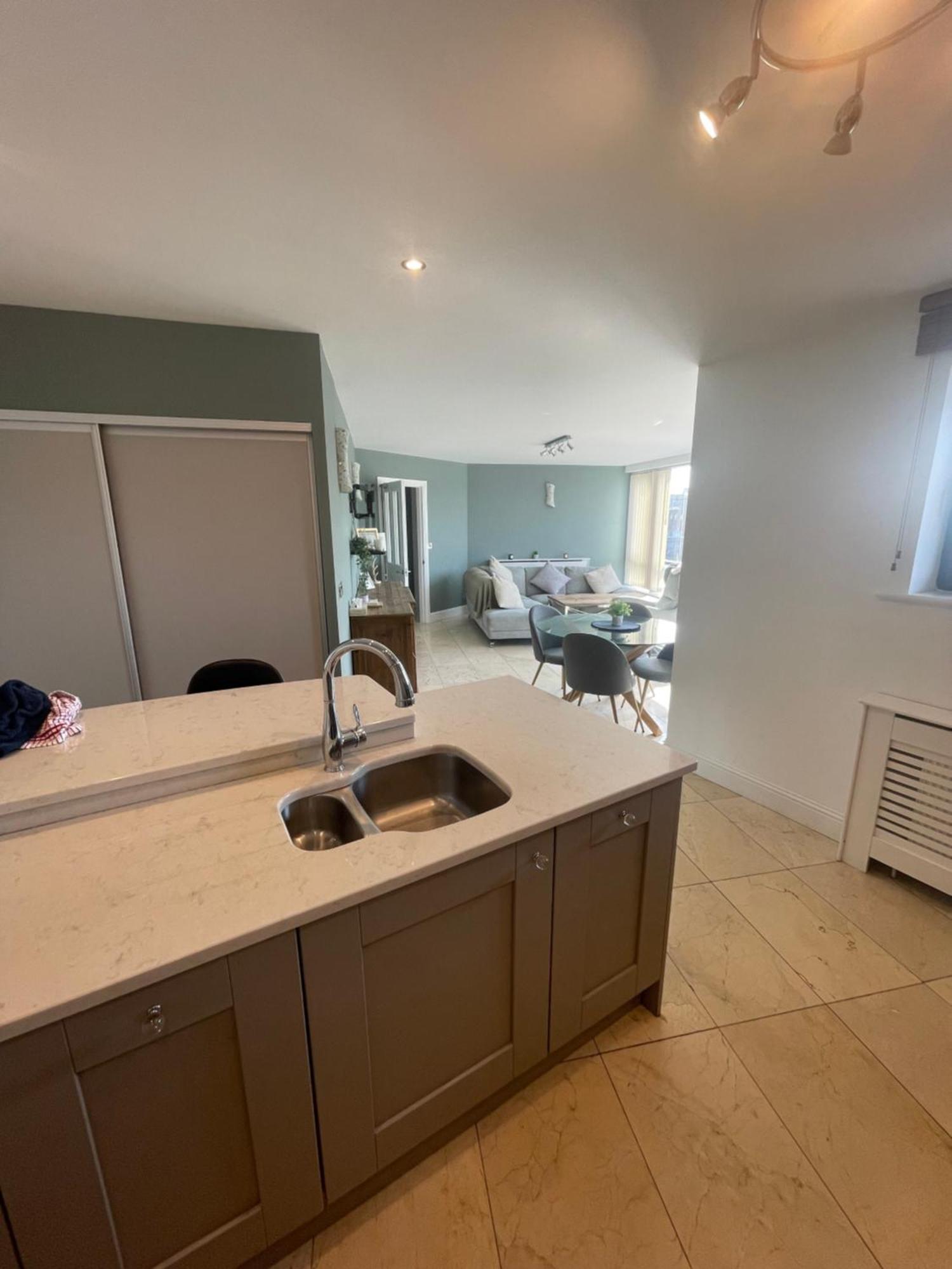 Fabulous And Sunny 2 Bed Apartment, In City Centre Cork Eksteriør bilde